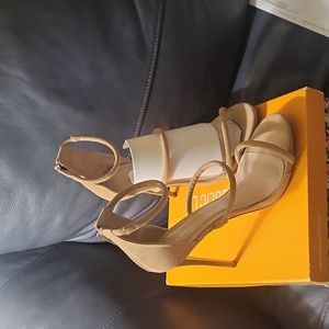 "Vivid" High heeled strappy shoes